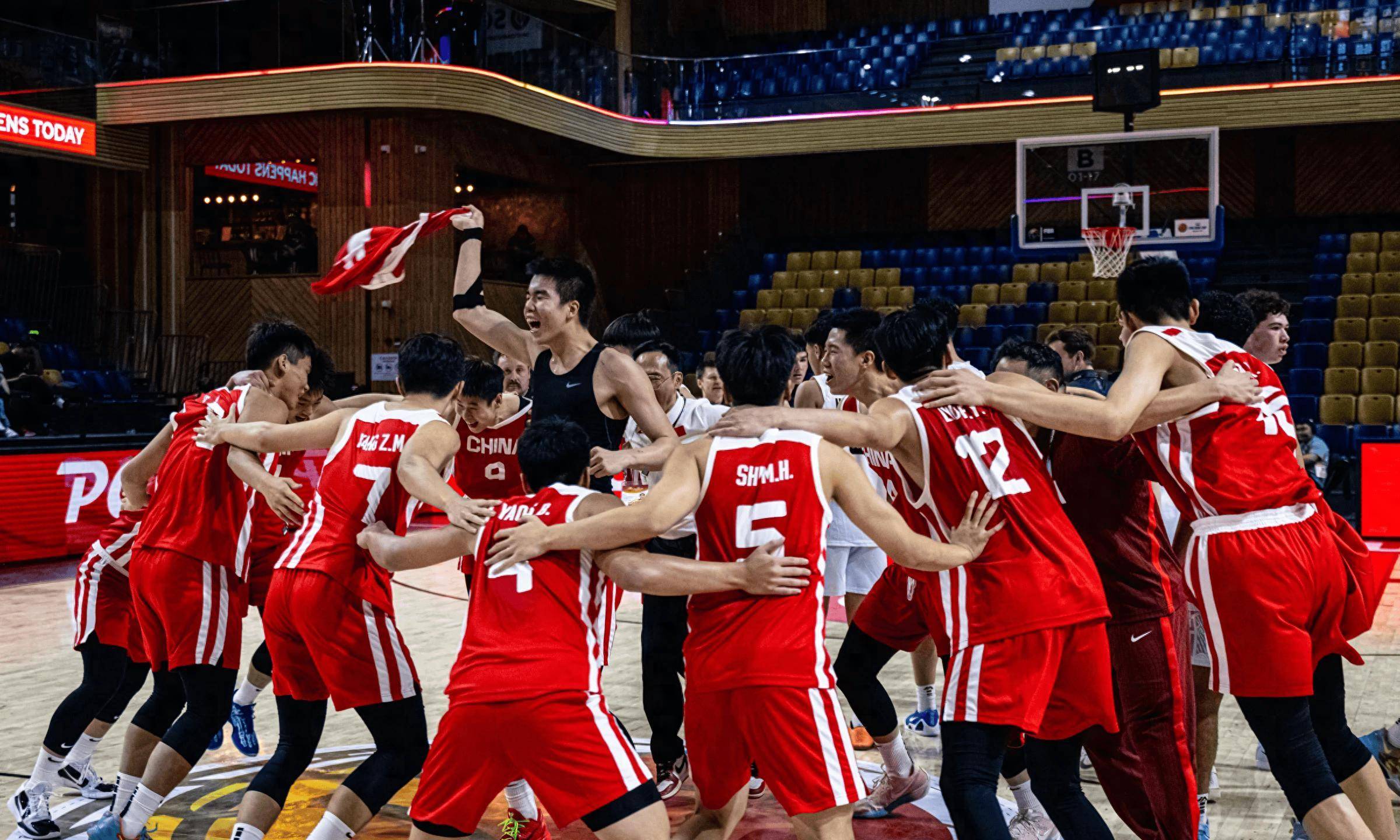 九游-CBA季后赛今夜走向成谜，曼联回应争议，气氛紧张，身体对抗强度拉满-九游